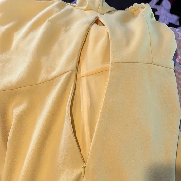 Witchery yellow off the shoulder long gown - Picture 8 of 9